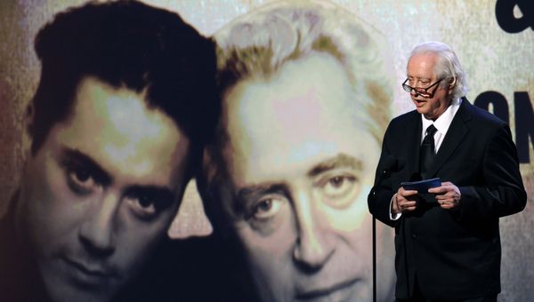 Actor and filmmaker Robert Downey Sr. addresses the audience during the 25th American Cinematheque Award benefit gala honoring his son, actor Robert Downey Jr., Friday, Oct. 14, 2011, in Beverly Hills, Calif. - Sputnik International