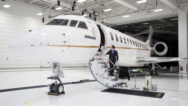 Bombardier's Global 7500 business jet to have a queen-sized bed and hot shower, is shown during a media tour in Montreal - Sputnik International