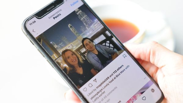 This picture taken in Dubai on May 23, 2021 shows a photo purportedly of the Gulf emirate's Sheikha Latifa (R) with an unidentified woman at a restaurant in downtown Dubai published on an unverified Instagram account this week, months after the United Nations asked for proof that the royal was still alive - Sputnik International
