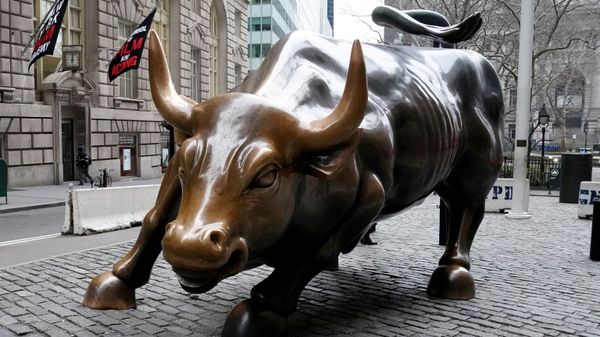 The Charging Bull or Wall Street Bull is pictured in the Manhattan borough of New York City, New York, U.S., January 16, 2019. - Sputnik International