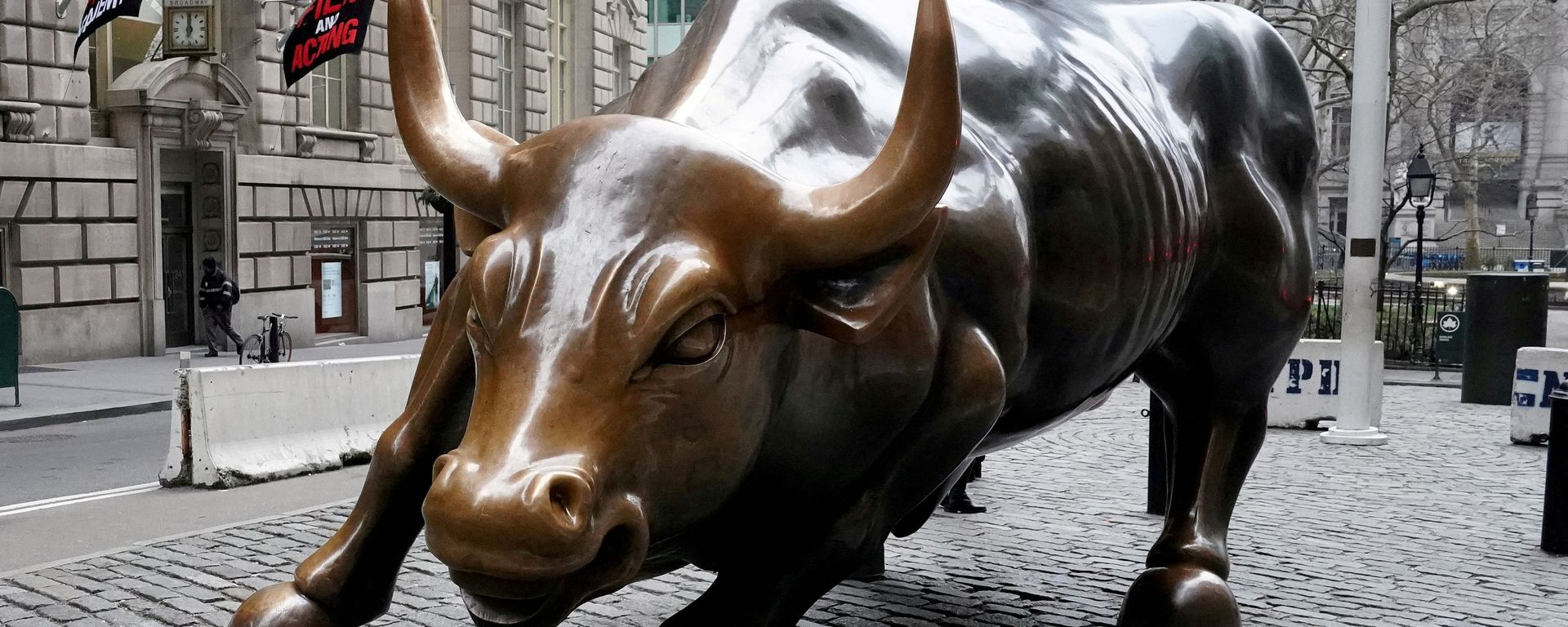 The Charging Bull or Wall Street Bull is pictured in the Manhattan borough of New York City, New York, U.S., January 16, 2019. The Charging Bull or Wall Street Bull is pictured in the Manhattan borough of New York City, New York, U.S., January 16, 2019. - Sputnik International, 1920, 05.04.2022
