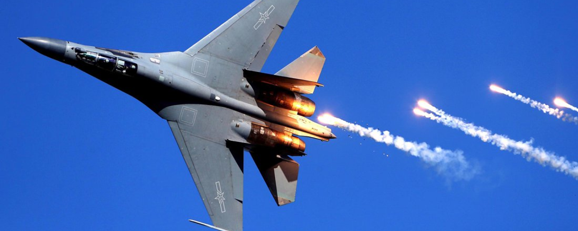 A Shenyang J-16 strike aircraft performs during the 70th anniversary celebrations of the founding of China's People's Liberation Army Air Force on November 12, 2019. A Shenyang J-16 strike aircraft performs during the 70th anniversary celebrations of the founding of China's People's Liberation Army Air Force on November 12, 2019. - Sputnik International, 1920, 18.10.2022