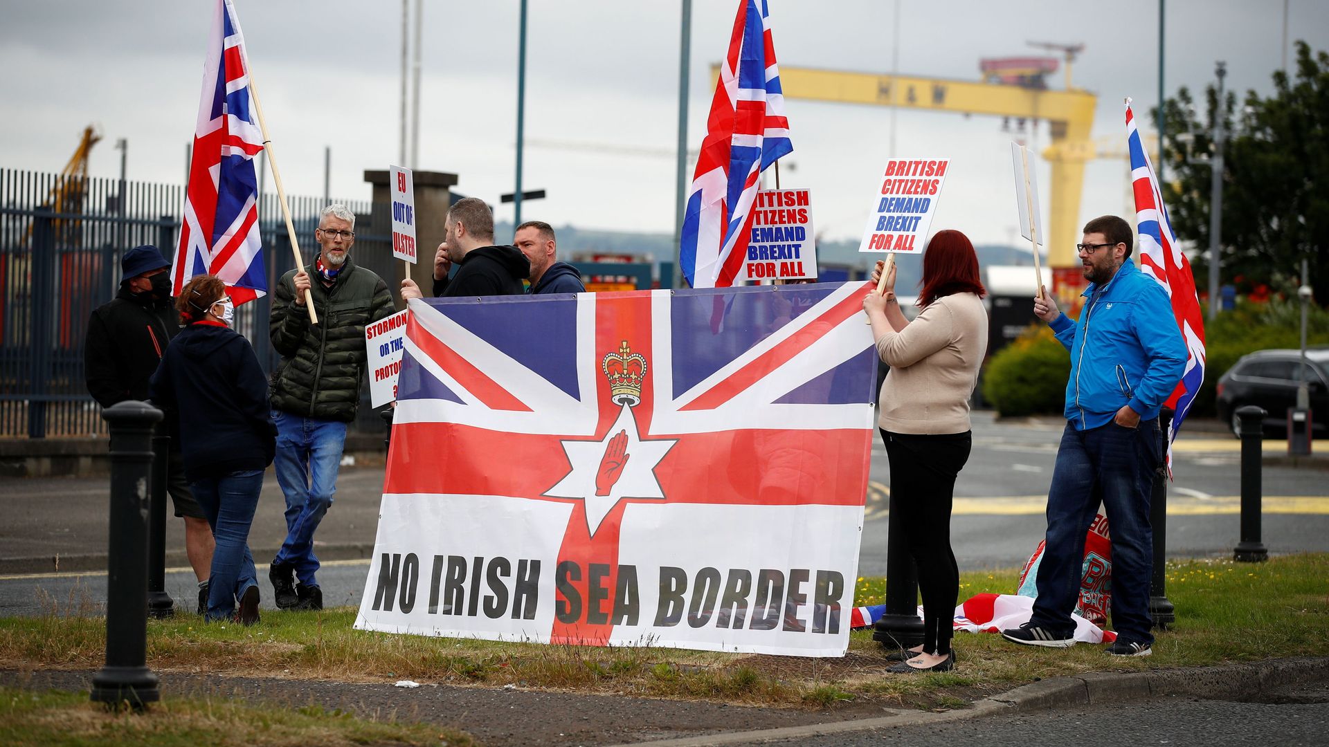 Loyalists protest against the Northern Ireland Brexit protocol at Belfast Harbour Estate, in Belfast, Northern Ireland, July 3, 2021 Loyalists protest against the Northern Ireland Brexit protocol at Belfast Harbour Estate, in Belfast, Northern Ireland, July 3, 2021 - Sputnik International, 1920, 14.09.2021