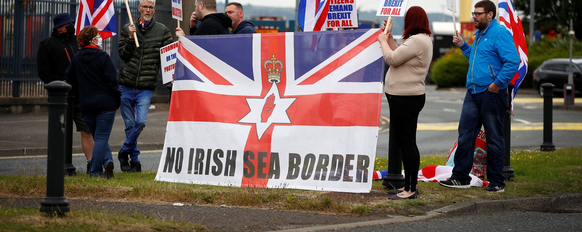 Loyalists protest against the Northern Ireland Brexit protocol at Belfast Harbour Estate, in Belfast, Northern Ireland, July 3, 2021 Loyalists protest against the Northern Ireland Brexit protocol at Belfast Harbour Estate, in Belfast, Northern Ireland, July 3, 2021 - Sputnik International, 1920, 10.11.2021