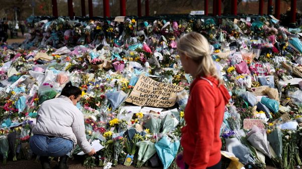 People observe a memorial site at the Clapham Common Bandstand, following the kidnapping and murder of Sarah Everard, in London, Britain, March 21, 2021 - Sputnik International