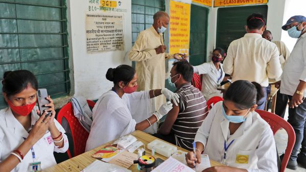 A vaccination drive against COVID-19 is in progress at a government school in Amritpur village, in Chandauli district, Uttar Pradesh state, India, Thursday, June 10, 2021 - Sputnik International
