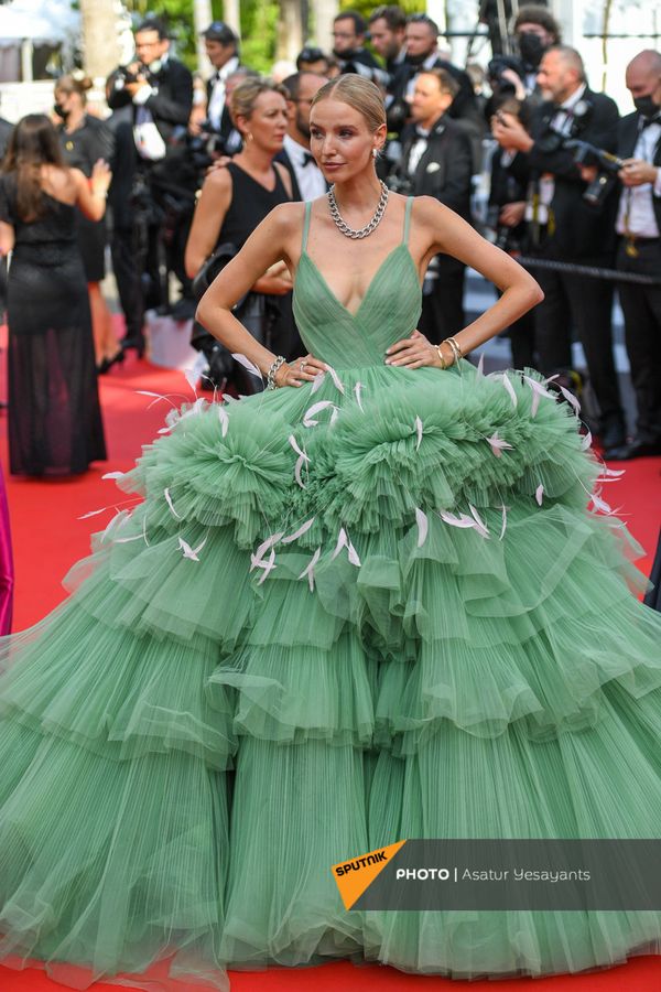 Leonie Hannel arrives on the red carpet before the screening of Everything Went Fine at the 74th annual Cannes Film Festival.  - Sputnik International