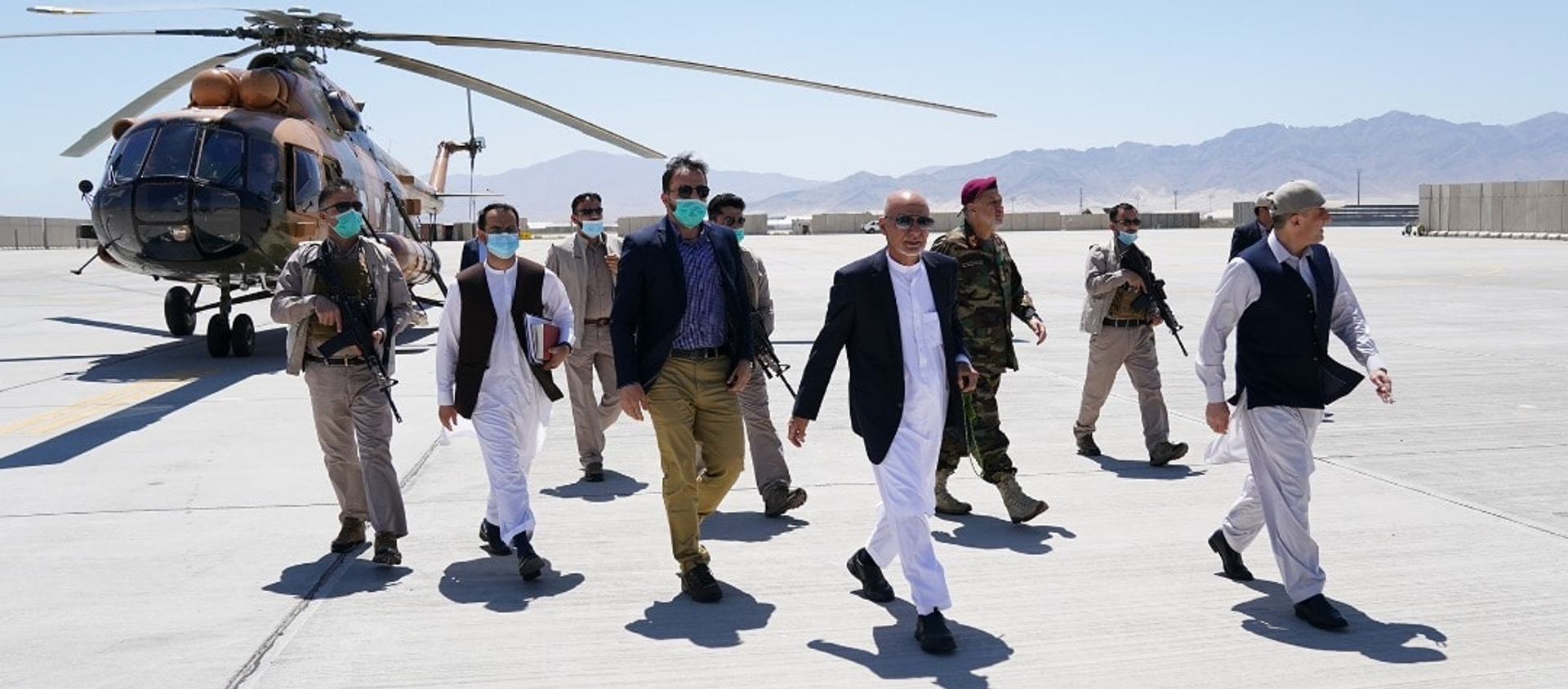 Afghan President Ashraf Ghani and others visit Bagram Airbase, 9 July 2021. Afghan President Ashraf Ghani and others visit Bagram Airbase, 9 July 2021. - Sputnik International, 1920, 09.07.2021