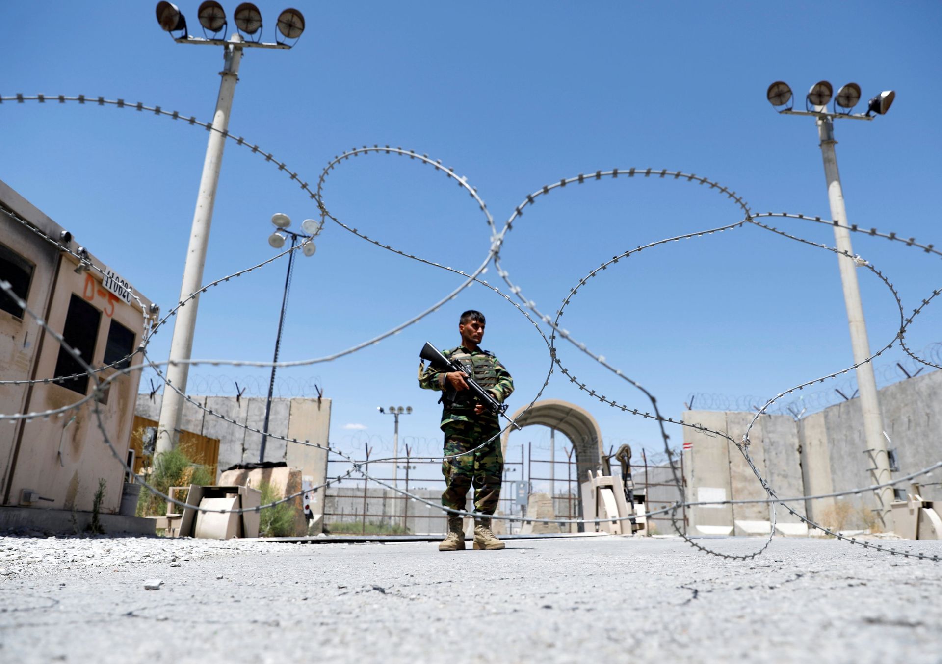 An Afghan National Army soldier stands guard at the gate of Bagram U.S. air base, on the day the last of American troops vacated it, Parwan province, Afghanistan July 2, 2021. An Afghan National Army soldier stands guard at the gate of Bagram U.S. air base, on the day the last of American troops vacated it, Parwan province, Afghanistan July 2, 2021. - Sputnik International, 1920, 07.09.2021