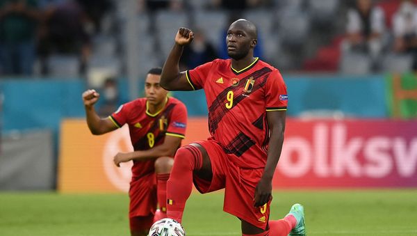 Belgium's forward Romelu Lukaku (R) takes the knee with teammates to protest against racism during the UEFA EURO 2020 quarter-final football match between Belgium and Italy at the Allianz Arena in Munich on July 2, 2021 - Sputnik International