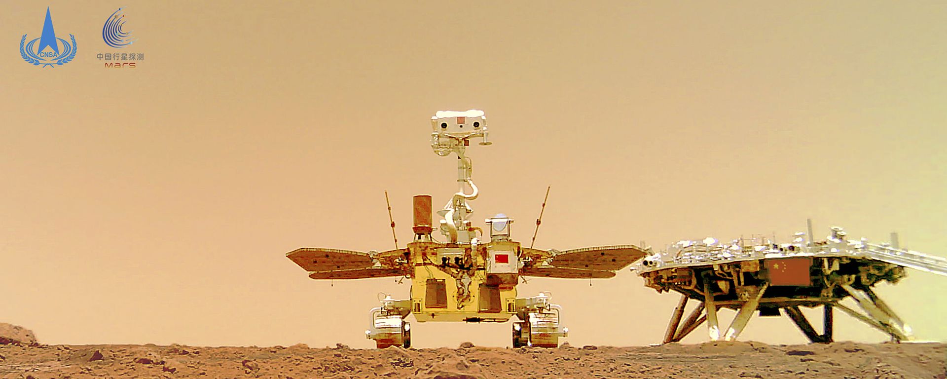In this image released by the China National Space Administration (CNSA) on Friday, June 11, 2021, the Chinese Mars rover Zhurong is seen near its landing platform taken by a remote camera that was dropped into position by the rover. In this image released by the China National Space Administration (CNSA) on Friday, June 11, 2021, the Chinese Mars rover Zhurong is seen near its landing platform taken by a remote camera that was dropped into position by the rover. - Sputnik International, 1920, 29.01.2022