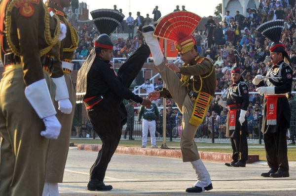 The ceremony of lowering flags at the border in the city of Wagah, which is conducted by the Indian border security forces and Pakistani rangers. - Sputnik International