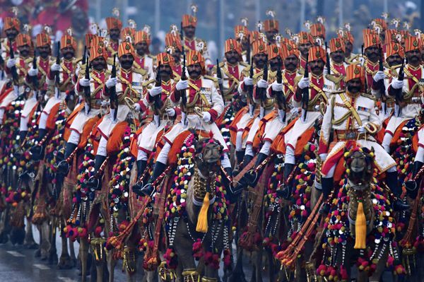 Indian border guards on their decorated camels. - Sputnik International
