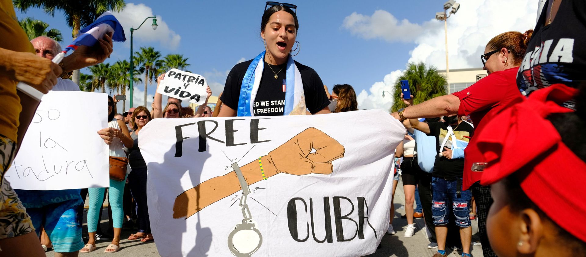 Emigres in Little Havana react to reports of protests in Cuba against the deteriorating economy, in Miami, Florida, U.S., July 11, 2021 - Sputnik International, 1920, 12.07.2021