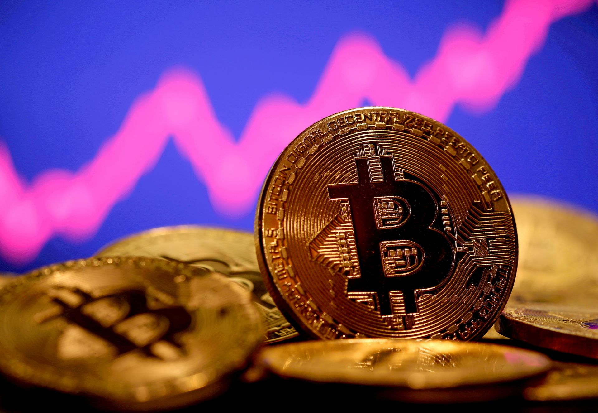 A representation of virtual currency Bitcoin is seen in front of a stock graph in this illustration taken January 8, 2021 - Sputnik International, 1920, 27.10.2021