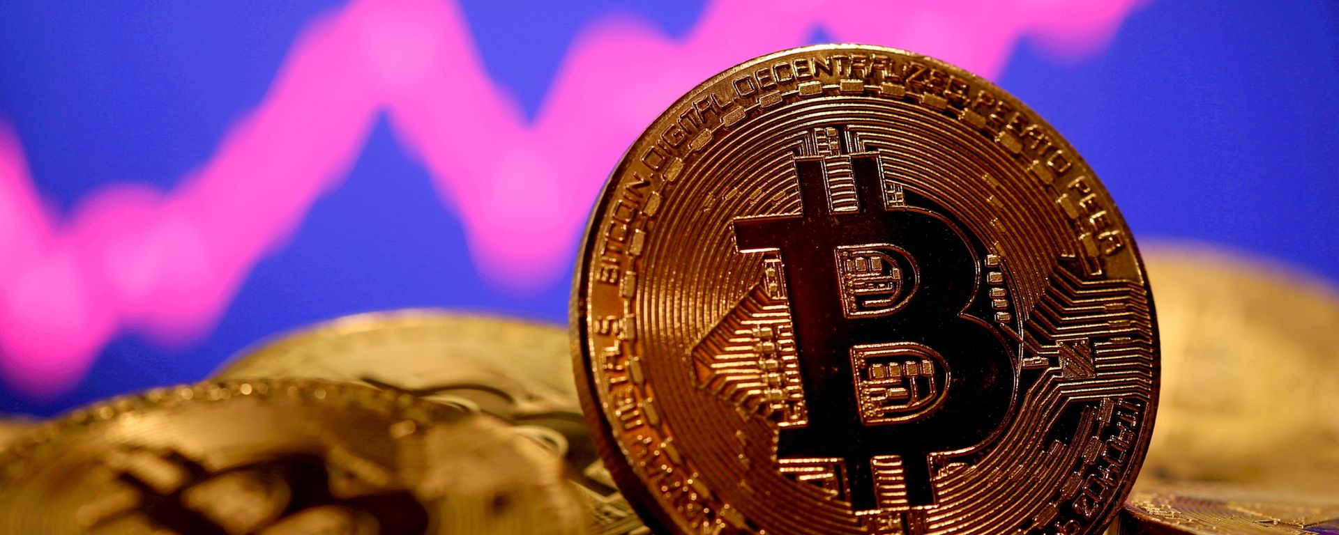 A representation of virtual currency Bitcoin is seen in front of a stock graph in this illustration taken January 8, 2021 - Sputnik International, 1920, 15.12.2022