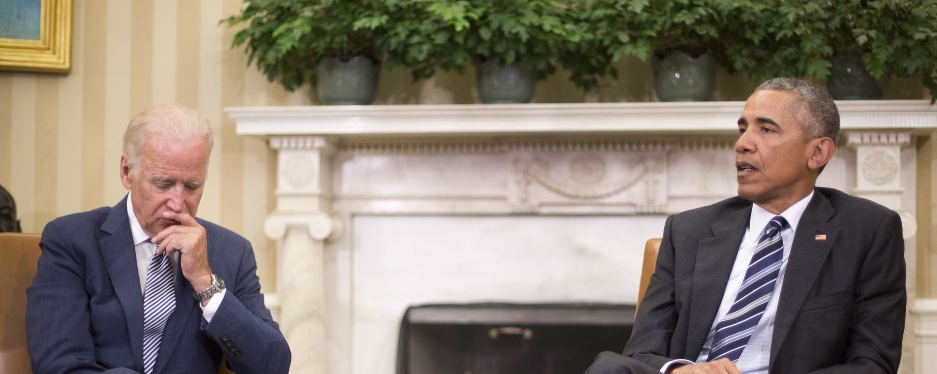 President Barack Obama, right, speaks to members of the media in the Oval Office of the White House in Washington, Monday, June 13, 2016, after getting briefed on the investigation of a shooting at a nightclub in Orlando by FBI Director James Comey, Homeland Security Secretary Jeh Johnson, and other officials - Sputnik International, 1920, 02.08.2023