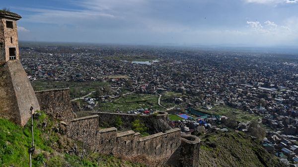 A general view shows the city from Hari Parbat Fort during a government-imposed nationwide lockdown as a preventive measures against the COVID-19 coronavirus, in Srinagar on April 4, 2020 - Sputnik International