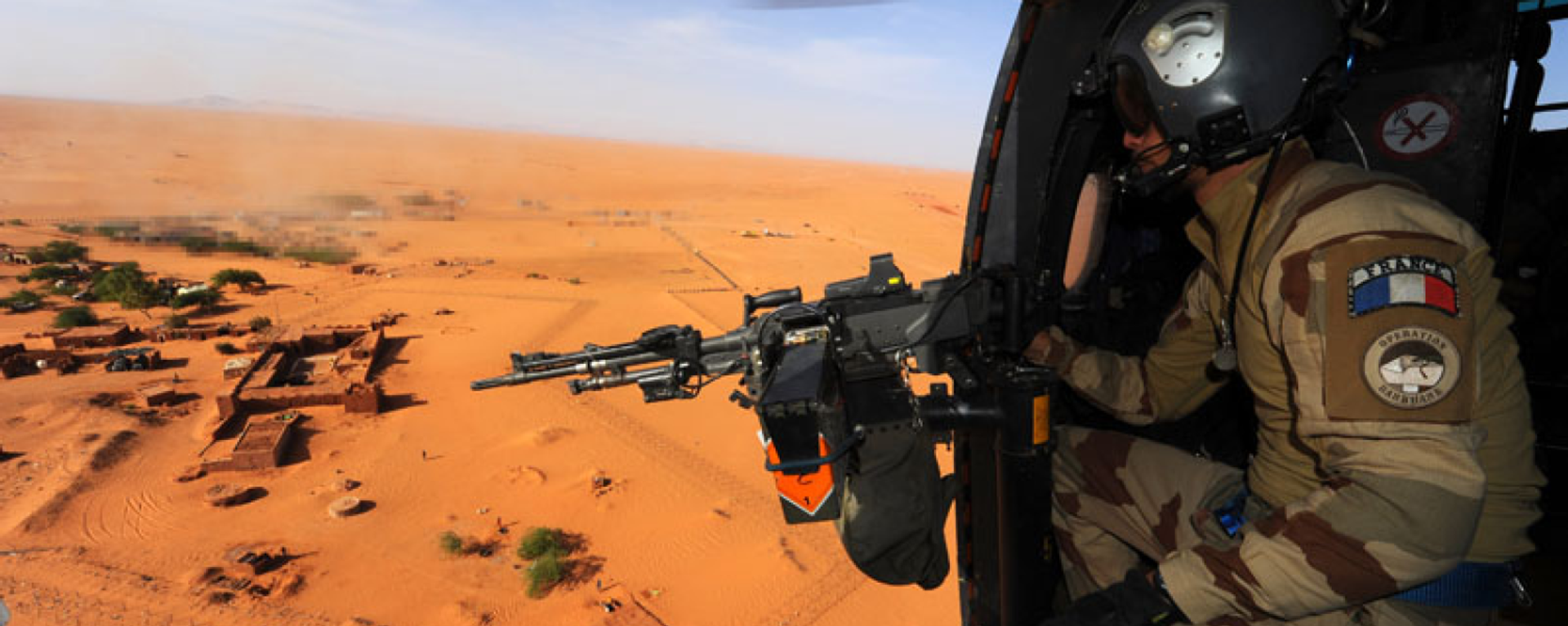 A French military helicopter over the Nigerien town Madama, which serves as a forward operating base for the French, Niger and Chad armies in Operation Barkhane A French military helicopter over the Nigerien town Madama, which serves as a forward operating base for the French, Niger and Chad armies in Operation Barkhane - Sputnik International, 1920, 18.02.2022