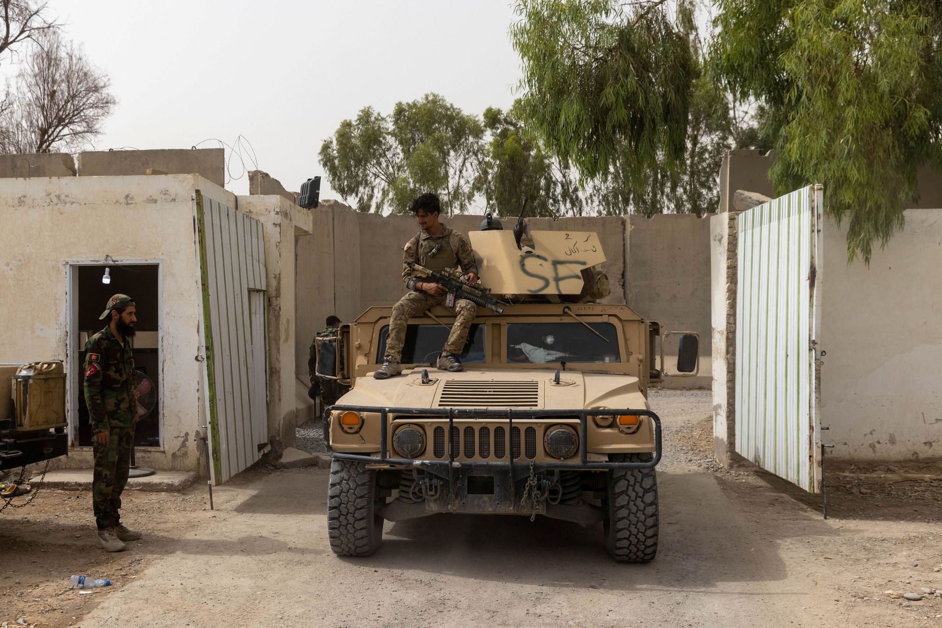 A member of Afghan Special Forces sits on the rooftop of his humvee as he arrives at the base after heavy clashes with Taliban during the rescue mission of a policeman besieged at a check post, in Kandahar province, Afghanistan, July 13, 2021. REUTERS/Danish Siddiqui - Sputnik International, 1920, 07.09.2021