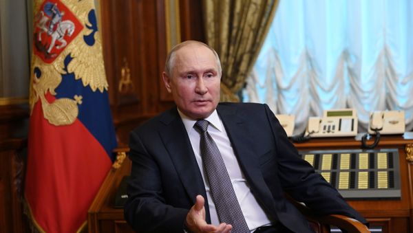 Russian President Vladimir Putin responds to questions about his article On the Historical Unity of Russians and Ukrainians - Sputnik International