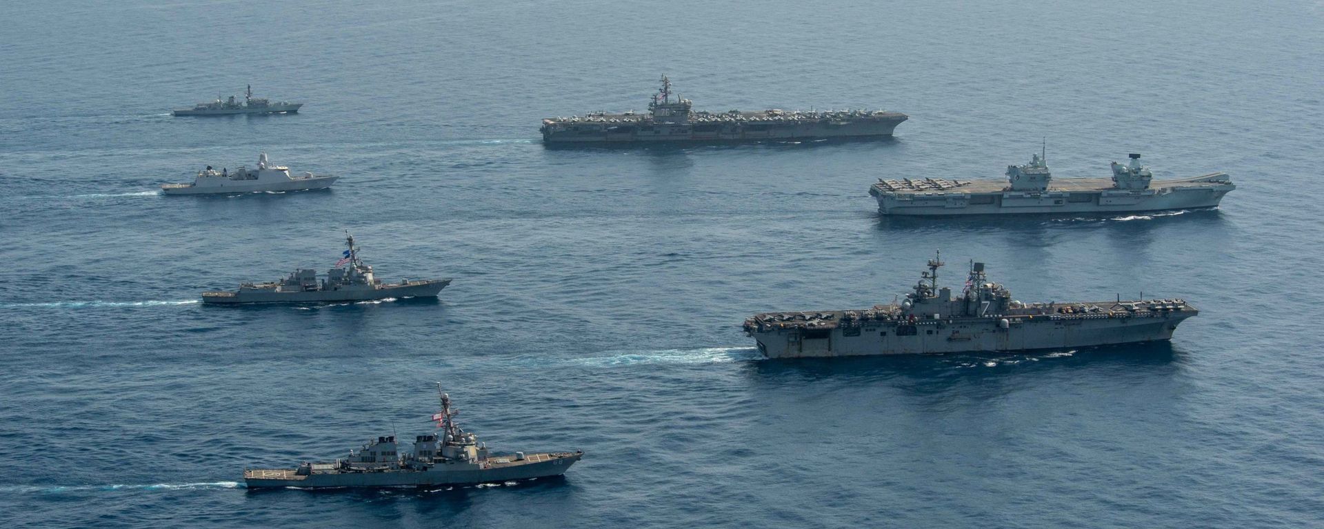 Ships of the UK Carrier Strike Group, USS Ronald Reagan Carrier Strike Group, and Iwo Jima Amphibious Ready Group operate in formation in the Gulf of Aden, July 12. Ships of the UK Carrier Strike Group, USS Ronald Reagan Carrier Strike Group, and Iwo Jima Amphibious Ready Group operate in formation in the Gulf of Aden, July 12. - Sputnik International, 1920, 22.01.2024