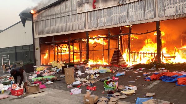 A fire engulfs Campsdrift Park, which houses Makro and China Mall, following protests that have widened into looting in Pietermaritzburg, South Africa July 13, 2021, in this screen grab taken from a video obtained from social media - Sputnik International
