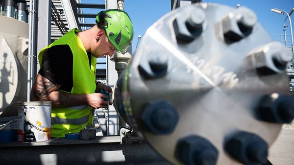 A Nord Stream 2 employee stands on a platform in the Nord Stream 2 Baltic Sea pipeline's receiving station, where six and a half million cubic meters of natural gas per hour will be processed and delivered to downstream pipelines at the right pressure, in Lubmin, Germany - Sputnik International