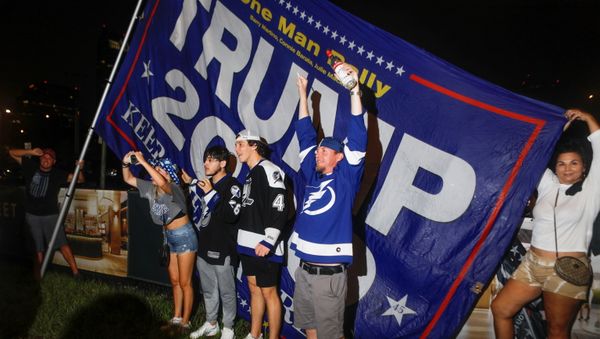 Fans celebrate after the Tampa Bay Lightning ice hockey team won the NHL Stanley Cup Finals over the Montreal Canadiens, in Tampa - Sputnik International