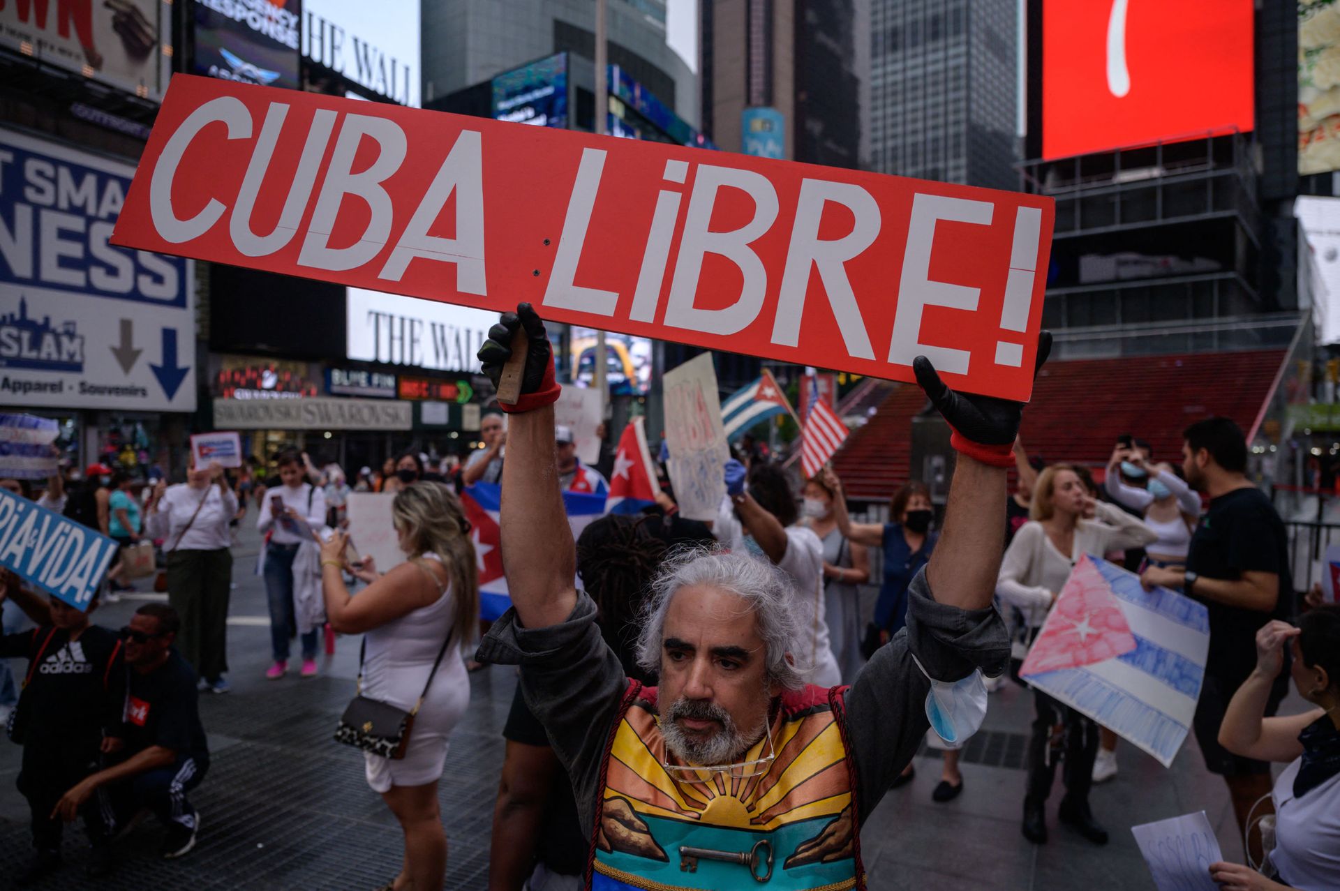 Demonstrators hold placards during a rally held in solidarity with anti-government protests in Cuba, in Times Square, New York on July 13, 2021. - One person died and more than 100 others, including independent journalists and dissidents, have been arrested after unprecedented anti-government protests in Cuba, with some remaining in custody on Tuesday, observers and activists said. Demonstrators hold placards during a rally held in solidarity with anti-government protests in Cuba, in Times Square, New York on July 13, 2021. - One person died and more than 100 others, including independent journalists and dissidents, have been arrested after unprecedented anti-government protests in Cuba, with some remaining in custody on Tuesday, observers and activists said. - Sputnik International, 1920, 07.09.2021