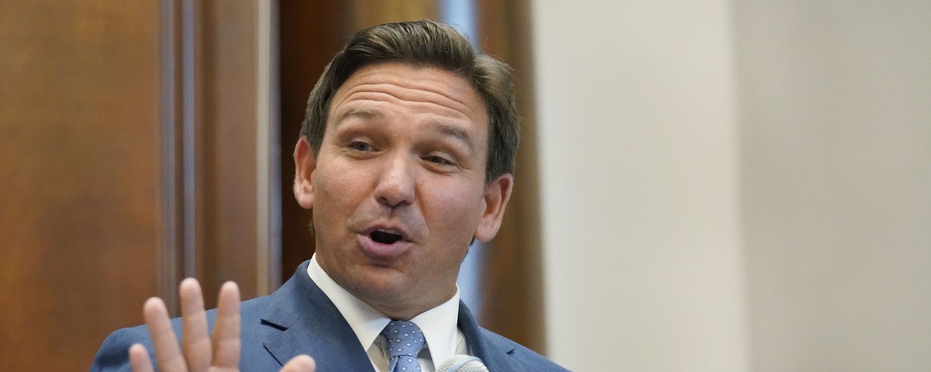 Florida Gov. Ron DeSantis gestures as he speaks, Monday, June 14, 2021, at the Shul of Bal Harbour, a Jewish community center in Surfside, Fla. DeSantis visited the South Florida temple to denounce anti-Semitism and stand with Israel, while signing a bill into law that would require public schools in his state to set aside moments of silence for children to meditate or pray Florida Gov. Ron DeSantis gestures as he speaks, Monday, June 14, 2021, at the Shul of Bal Harbour, a Jewish community center in Surfside, Fla. DeSantis visited the South Florida temple to denounce anti-Semitism and stand with Israel, while signing a bill into law that would require public schools in his state to set aside moments of silence for children to meditate or pray - Sputnik International, 1920, 04.01.2022