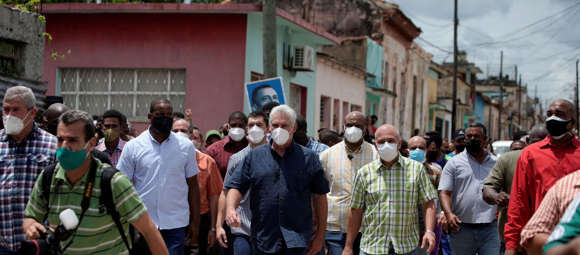 Cuba's President Miguel Diaz-Canel walks with others, in San Antonio de los Baños - Sputnik International, 1920, 15.07.2021