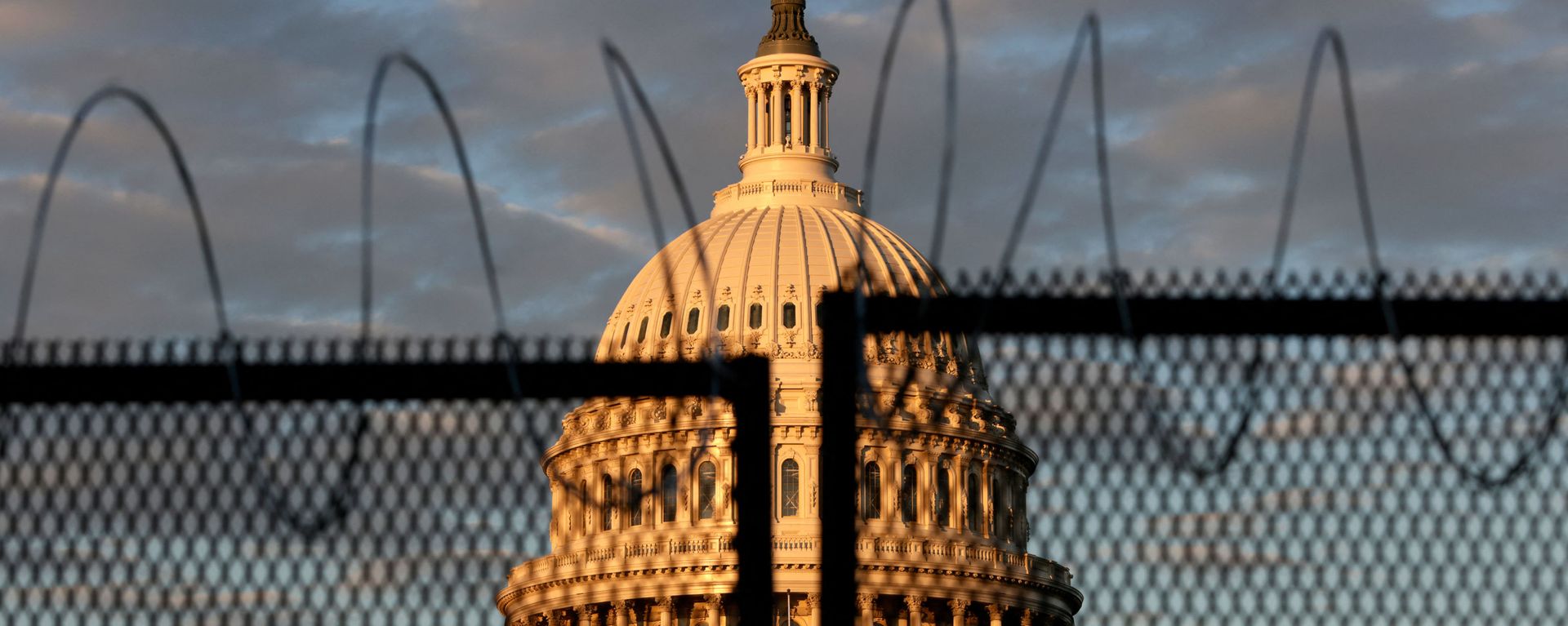 The U.S. Capitol is seen behind a fence with razor wire during sunrise on January 16, 2021 in Washington, DC. After last week's riots at the U.S. Capitol Building, the FBI has warned of additional threats in the nation's capital and in all 50 states. According to reports, as many as 25,000 National Guard soldiers will be guarding the city as preparations are made for the inauguration of Joe Biden as the 46th U.S. President. The U.S. Capitol is seen behind a fence with razor wire during sunrise on January 16, 2021 in Washington, DC. After last week's riots at the U.S. Capitol Building, the FBI has warned of additional threats in the nation's capital and in all 50 states. According to reports, as many as 25,000 National Guard soldiers will be guarding the city as preparations are made for the inauguration of Joe Biden as the 46th U.S. President. - Sputnik International, 1920, 16.12.2023
