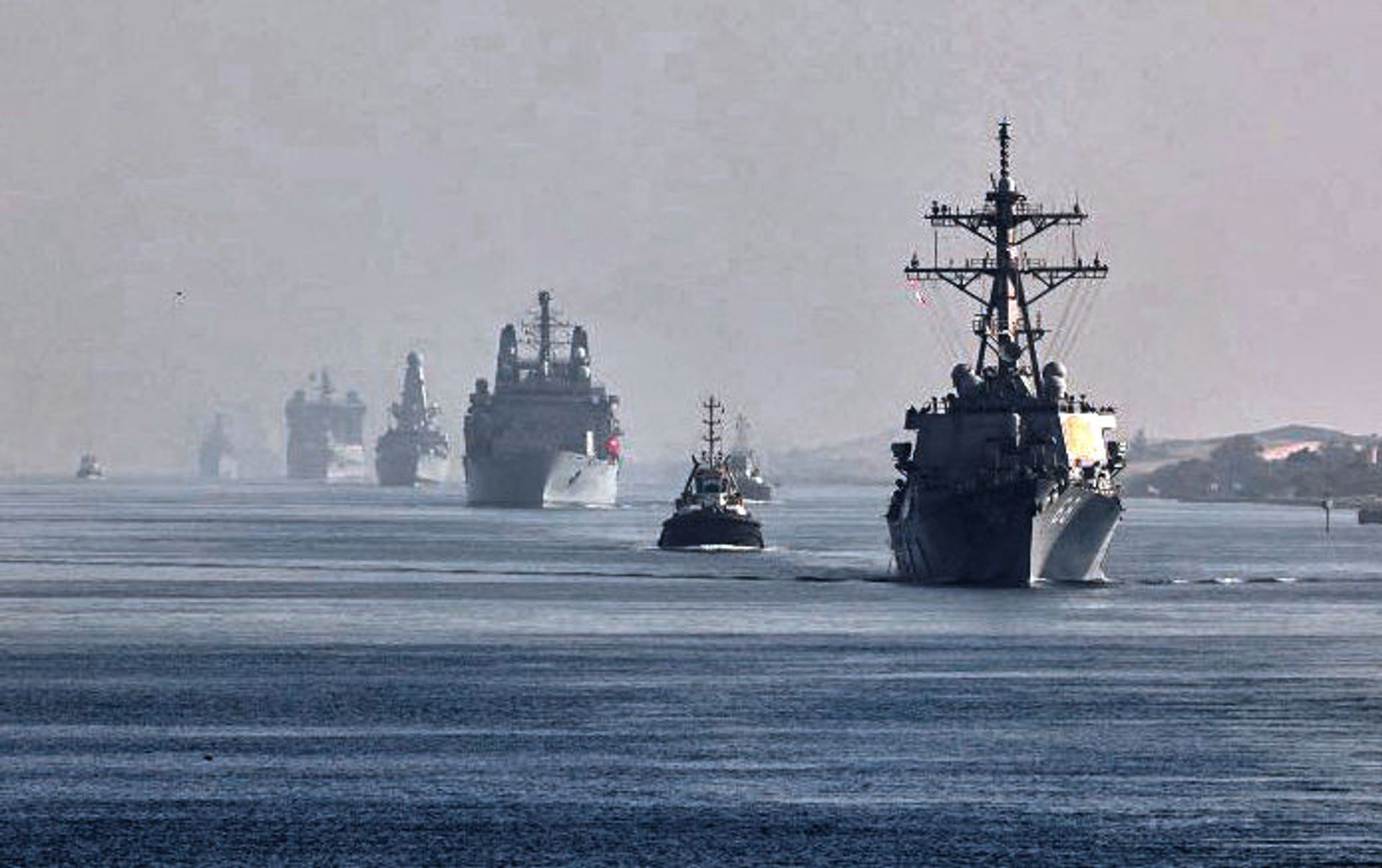 This handout image provided by the official Twitter account of Commodore Steve Moorhouse, Royal Navy, Commander of the UK Carrier Strike Group on July 6, 2021 shows a view of the vessels of the strike group sailing behind the Royal Navy's HMS Queen Elizabeth aircraft carrier through Egypt's Suez Canal. This handout image provided by the official Twitter account of Commodore Steve Moorhouse, Royal Navy, Commander of the UK Carrier Strike Group on July 6, 2021 shows a view of the vessels of the strike group sailing behind the Royal Navy's HMS Queen Elizabeth aircraft carrier through Egypt's Suez Canal. - Sputnik International, 1920, 01.12.2021