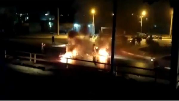 People burn tires in Iranian cities protesting against water shortages - Sputnik International