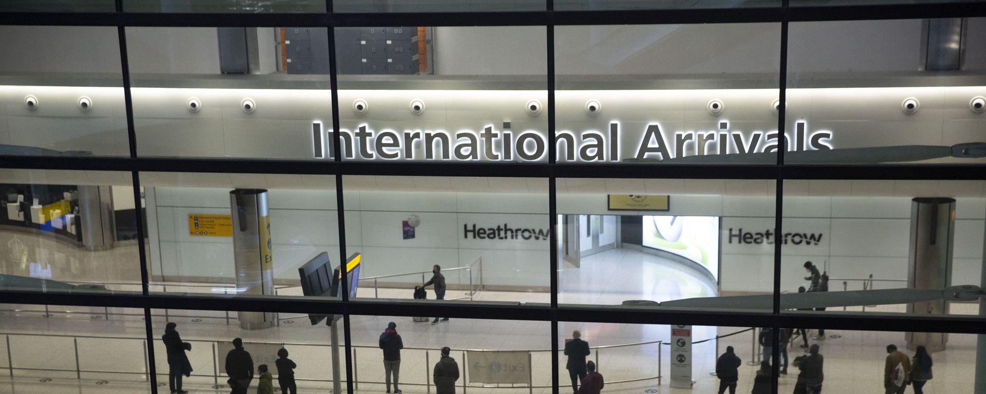 n this file photo dated Tuesday, Jan. 26, 2021, people in the arrivals area at Heathrow Airport in London, during England's coronavirus lockdown n this file photo dated Tuesday, Jan. 26, 2021, people in the arrivals area at Heathrow Airport in London, during England's coronavirus lockdown - Sputnik International, 1920, 16.01.2023