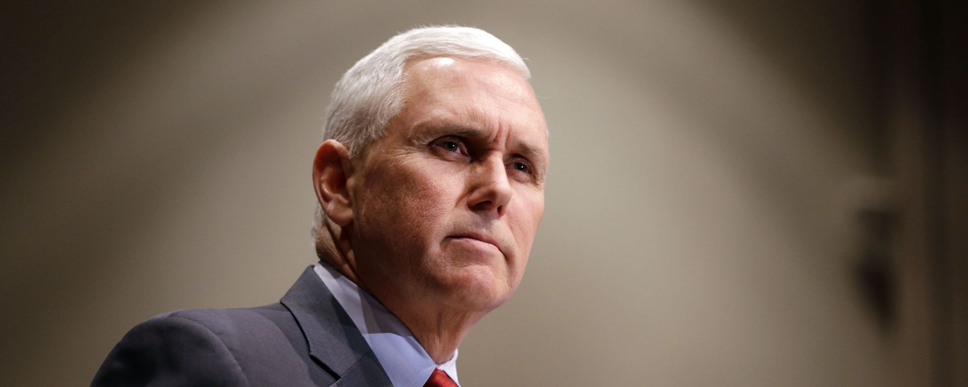 Indiana Gov. Mike Pence announces that the Centers for Medicaid and Medicare Services had approved the state's waiver request for the plan his administration calls HIP 2.0 during a speech in Indianapolis, 27 January 2015 - Sputnik International, 1920, 17.07.2021