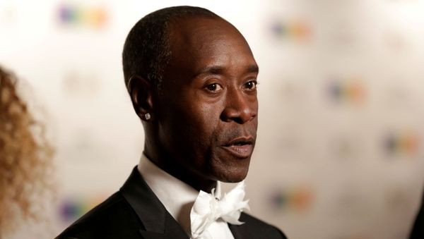 Actor Don Cheadle speaks to the media as he arrives for the Kennedy Center Honors in Washington, U.S. - Sputnik International