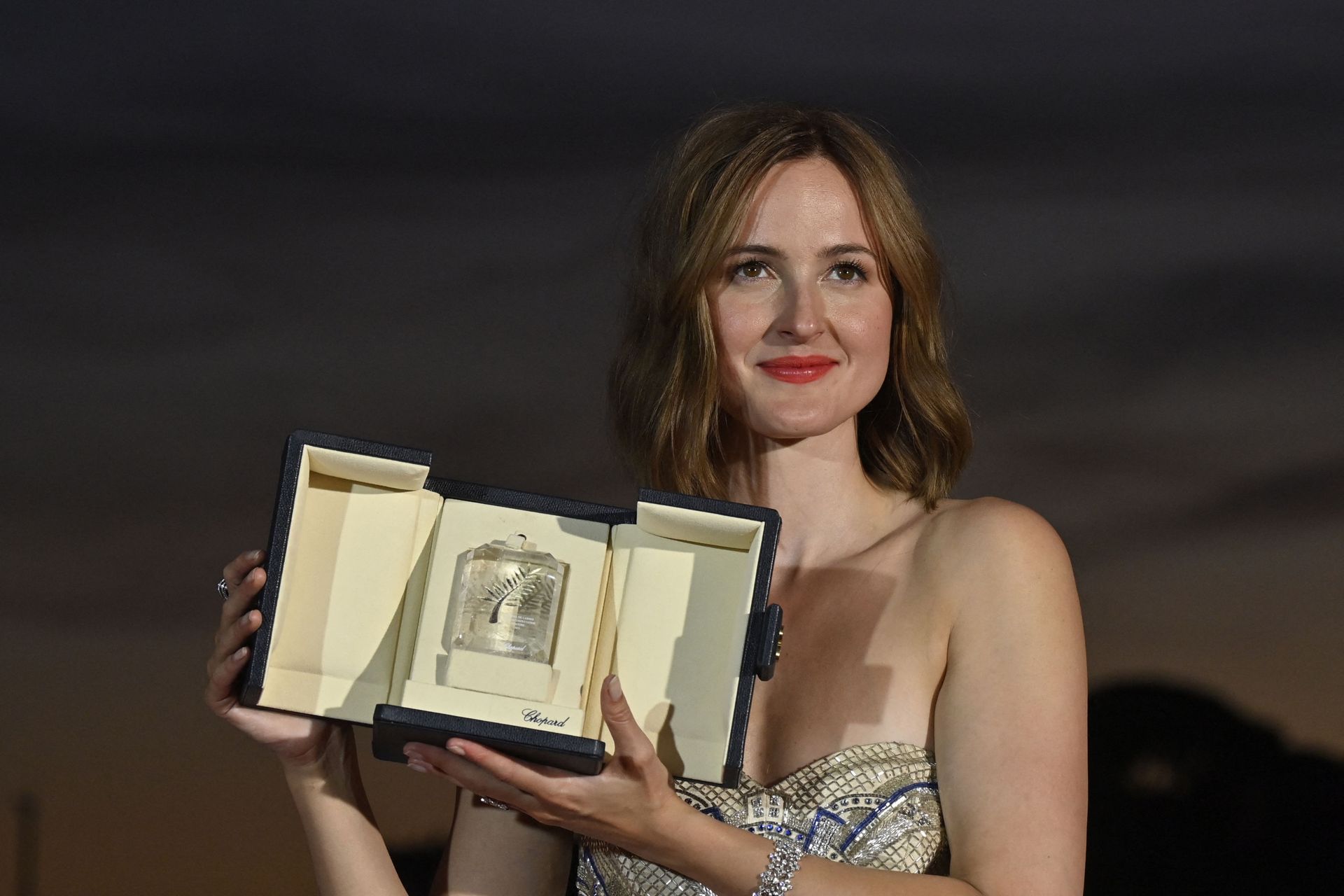 Norwegian actress Renate Reinsve poses with her trophy during a photocall after she was awarded with the Best Actress Prize for her part in the film Verdens Verste Menneske (The Worst Person In The World) during the closing ceremony of the 74th edition of the Cannes Film Festival in Cannes, southern France, on July 17, 2021. Norwegian actress Renate Reinsve poses with her trophy during a photocall after she was awarded with the Best Actress Prize for her part in the film Verdens Verste Menneske (The Worst Person In The World) during the closing ceremony of the 74th edition of the Cannes Film Festival in Cannes, southern France, on July 17, 2021. - Sputnik International, 1920, 07.09.2021