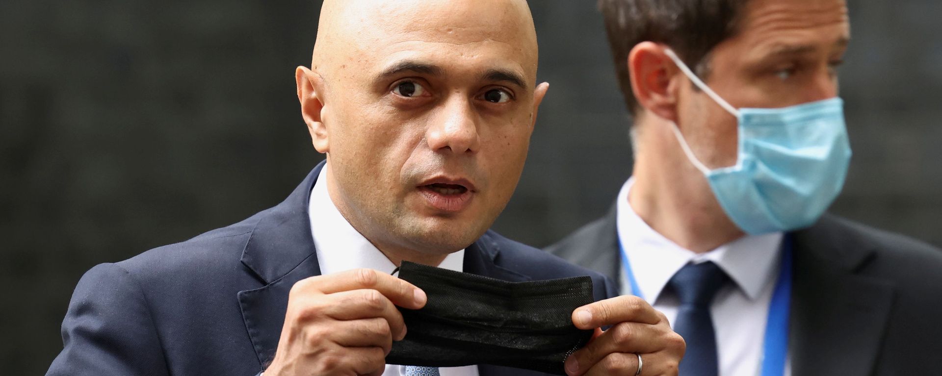 Britain's new Health Secretary Sajid Javid holds a face mask, as he leaves Downing Street in London, Britain, June 30, 2021 - Sputnik International, 1920, 20.01.2022