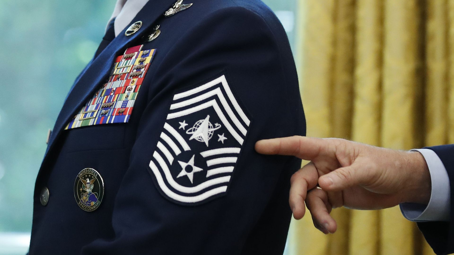 In this May 15, 2020, file photo, Chief Master Sgt. Roger Towberman displays his insignia during a presentation of the United States Space Force flag in the Oval Office of the White House in Washington In this May 15, 2020, file photo, Chief Master Sgt. Roger Towberman displays his insignia during a presentation of the United States Space Force flag in the Oval Office of the White House in Washington - Sputnik International, 1920, 15.09.2023