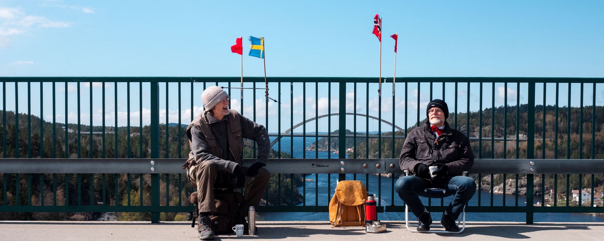 Pontus Berglund (L) sits on the Swedish side while his brother Ola sits on the Norwegian side of the old bridge of Svinesund with the respective country flags and the new Svinesund Bridge in the background, in Svinesund, Norway and Sweden, on May 1, 2021 Pontus Berglund (L) sits on the Swedish side while his brother Ola sits on the Norwegian side of the old bridge of Svinesund with the respective country flags and the new Svinesund Bridge in the background, in Svinesund, Norway and Sweden, on May 1, 2021 - Sputnik International, 1920, 02.02.2022