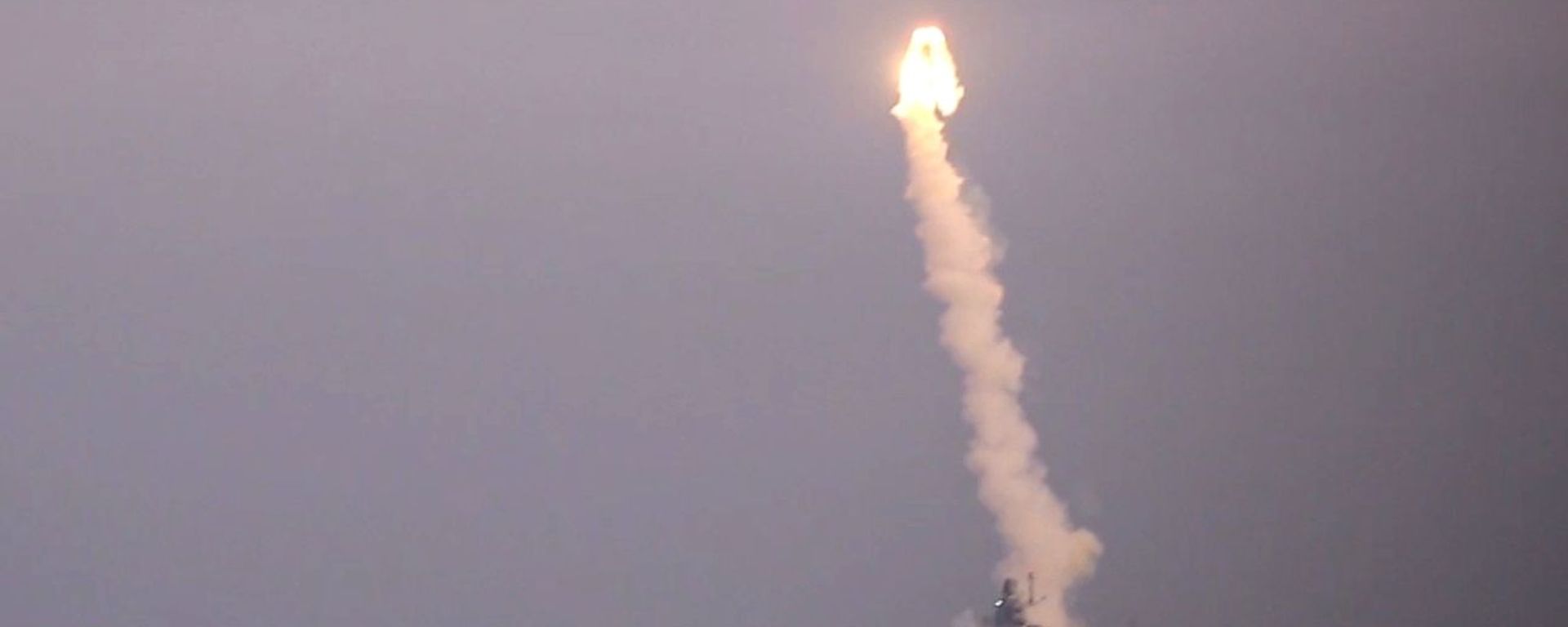 Test firing of a Zircon hypersonic cruise missile from the Admiral of the Soviet Union Fleet Gorshkov frigate from the White Sea at a coastal target located at the Chizha training ground in the Arkhangelsk Region. - Sputnik International, 1920, 22.02.2023