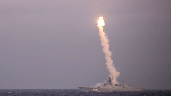 Test firing of a Zircon hypersonic cruise missile from the Admiral of the Soviet Union Fleet Gorshkov frigate from the White Sea at a coastal target located at the Chizha training ground in the Arkhangelsk Region. - Sputnik International
