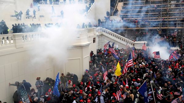 Police release tear gas into a crowd of pro-Trump protesters during clashes at a rally to contest the certification of the 2020 U.S. presidential election results by the U.S. Congress, at the U.S. Capitol Building in Washington, U.S, January 6, 2021. - Sputnik International