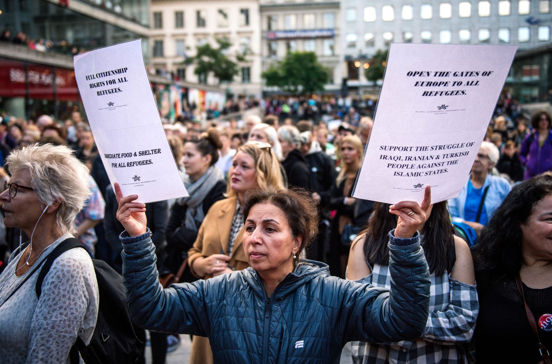 People take part in a demonstration in solidarity with migrants seeking asylum in Europe after fleeing their home countries in Stockholm on September 12, 2015. People take part in a demonstration in solidarity with migrants seeking asylum in Europe after fleeing their home countries in Stockholm on September 12, 2015. - Sputnik International, 1920, 07.09.2021