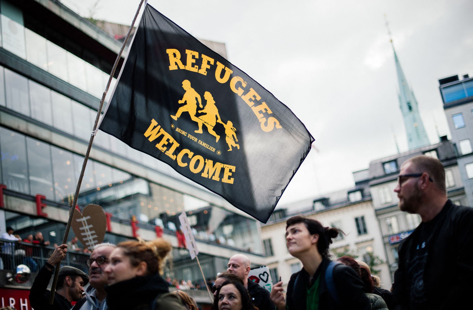 People take part in a demonstration in solidarity with migrants seeking asylum in Europe after fleeing their home countries in Stockholm on September 12, 2015. People take part in a demonstration in solidarity with migrants seeking asylum in Europe after fleeing their home countries in Stockholm on September 12, 2015. - Sputnik International, 1920, 07.09.2021