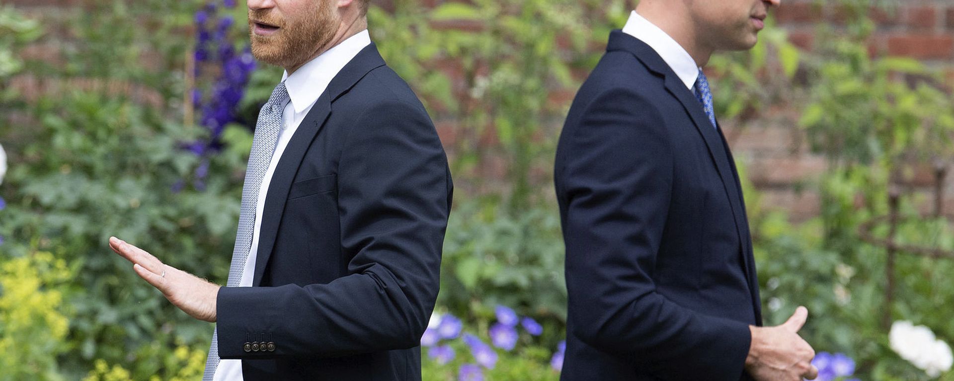 Prince Harry, left, and Prince William stand together during the unveiling of a statue they commissioned of their mother Princess Diana, on what woud have been her 60th birthday, in the Sunken Garden at Kensington Palace, London, Thursday July 1, 2021 Prince Harry, left, and Prince William stand together during the unveiling of a statue they commissioned of their mother Princess Diana, on what woud have been her 60th birthday, in the Sunken Garden at Kensington Palace, London, Thursday July 1, 2021 - Sputnik International, 1920, 21.12.2021