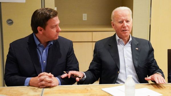 US President Joe Biden participates in a briefing about the building collapse in Surfside alongside Florida's Governor Ron DeSantis, in Miami, Florida, 1 July 2021 US President Joe Biden participates in a briefing about the building collapse in Surfside alongside Florida's Governor Ron DeSantis, in Miami, Florida, 1 July 2021 - Sputnik International