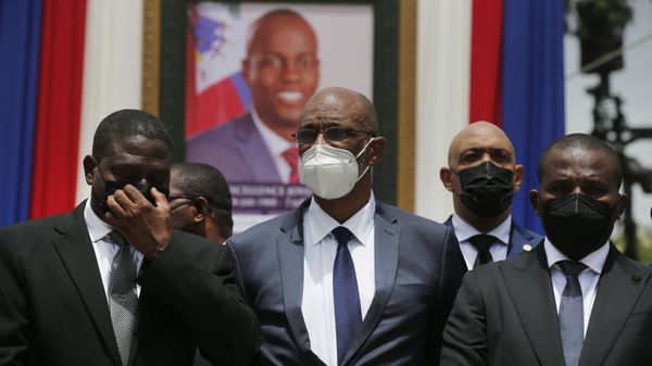 Haiti's designated Prime Minister Ariel Henry, center, and interim Prime Minister Claude Joseph, right, pose for a group photo with other authorities in front of a portrait of late Haitian President Jovenel Moise at at the National Pantheon Museum during a memorial service in Port-au-Prince, Haiti, Tuesday, July 20, 2021. - Sputnik International